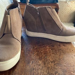 Steve Madden Wavery Wedge Sneakers